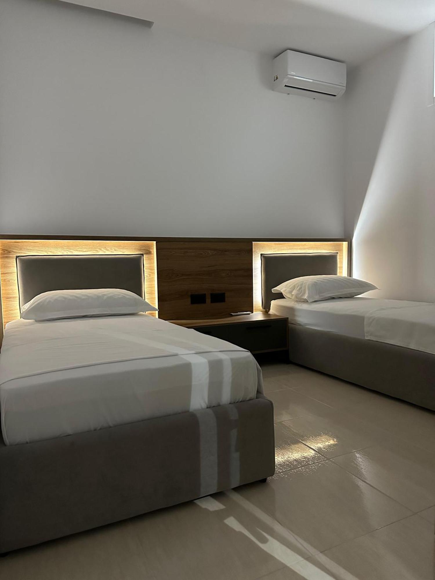 Gael Luxury Apartment Berat Buitenkant foto