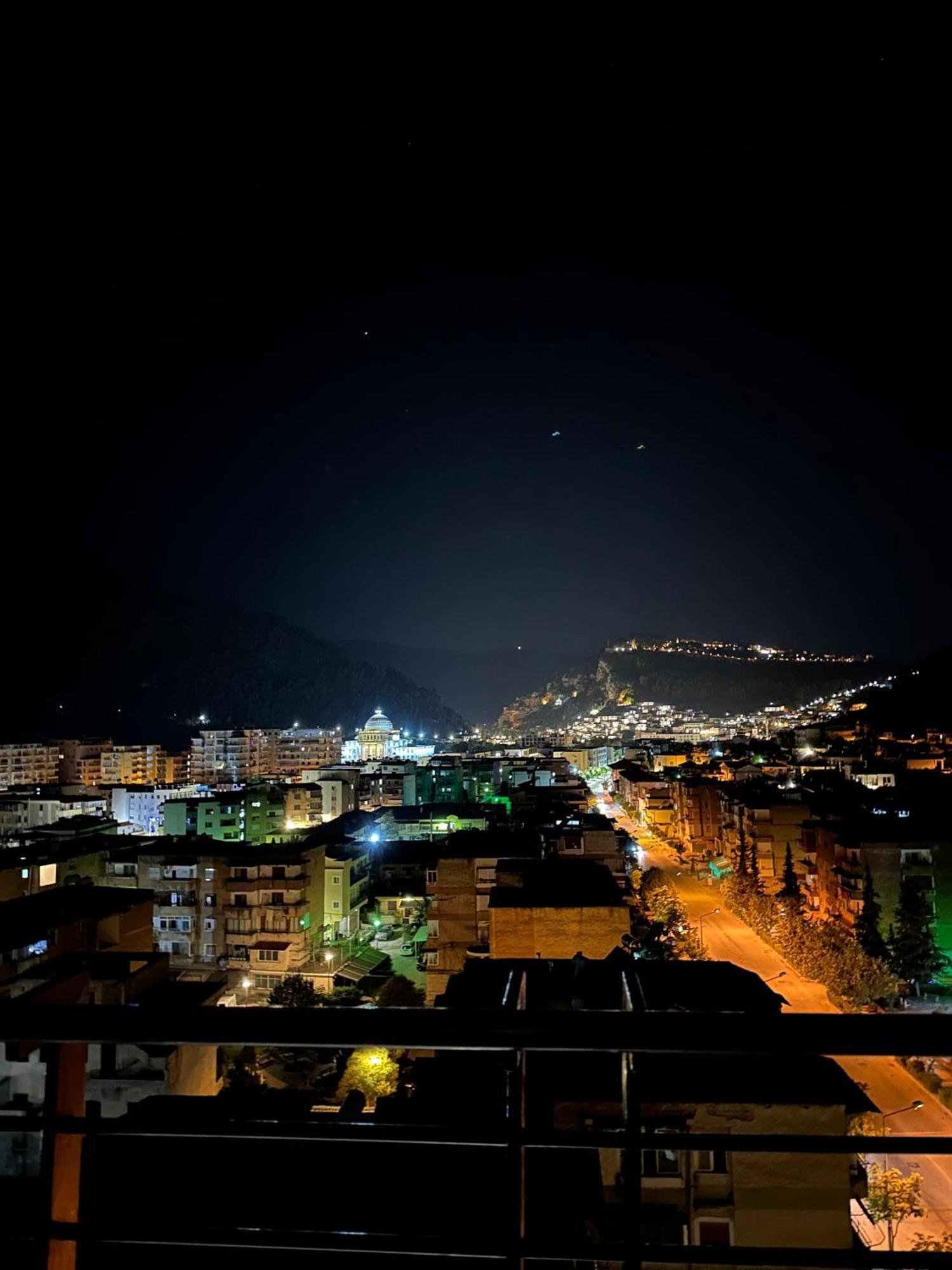 Gael Luxury Apartment Berat Buitenkant foto