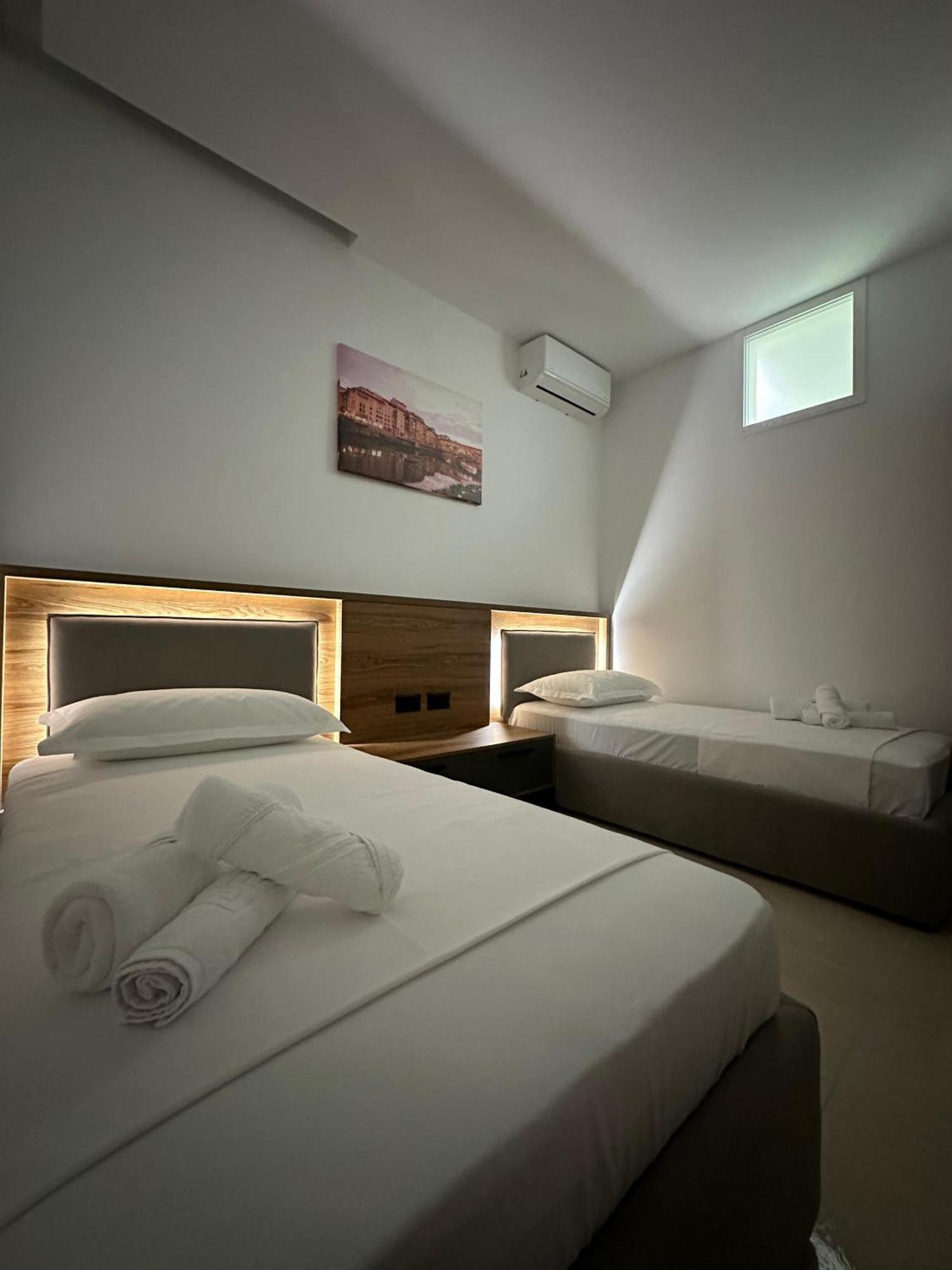 Gael Luxury Apartment Berat Buitenkant foto