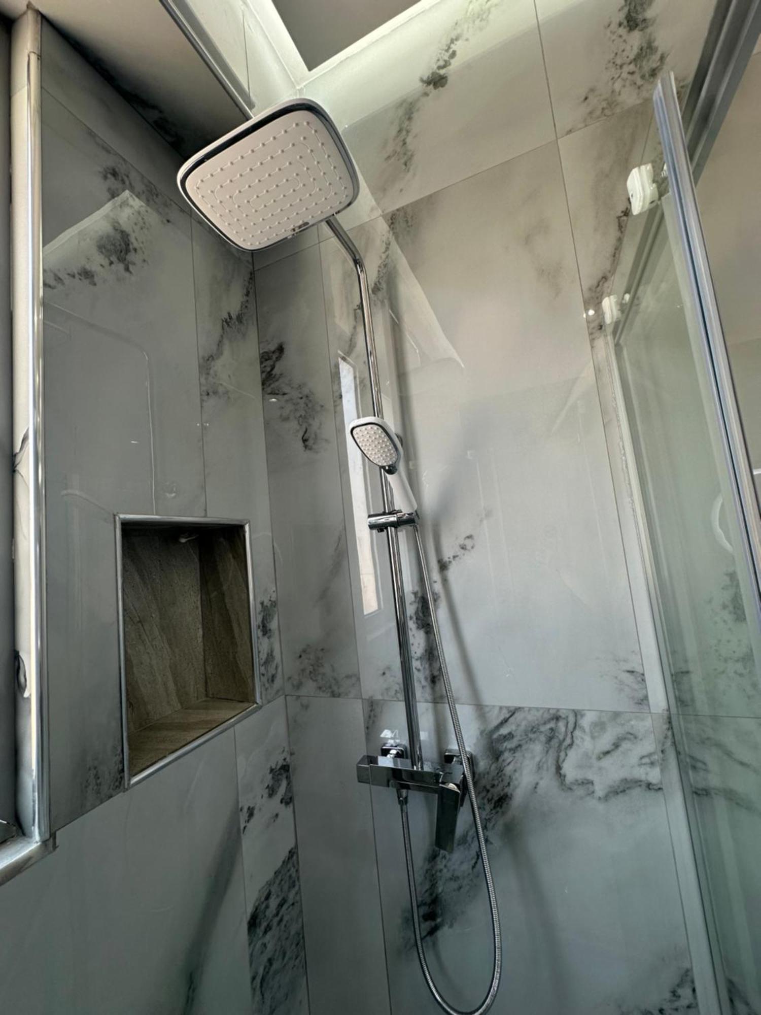 Gael Luxury Apartment Berat Buitenkant foto