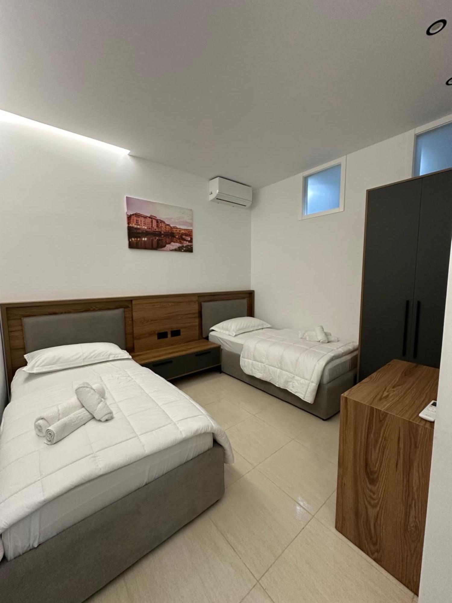 Gael Luxury Apartment Berat Buitenkant foto
